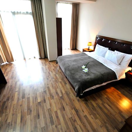 Rogalux Blue Hotell Tbilisi Exteriör bild