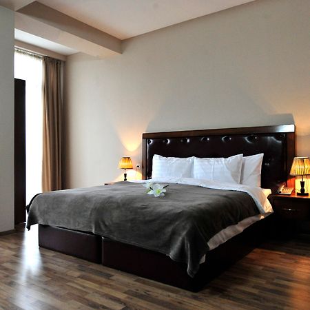 Rogalux Blue Hotell Tbilisi Exteriör bild