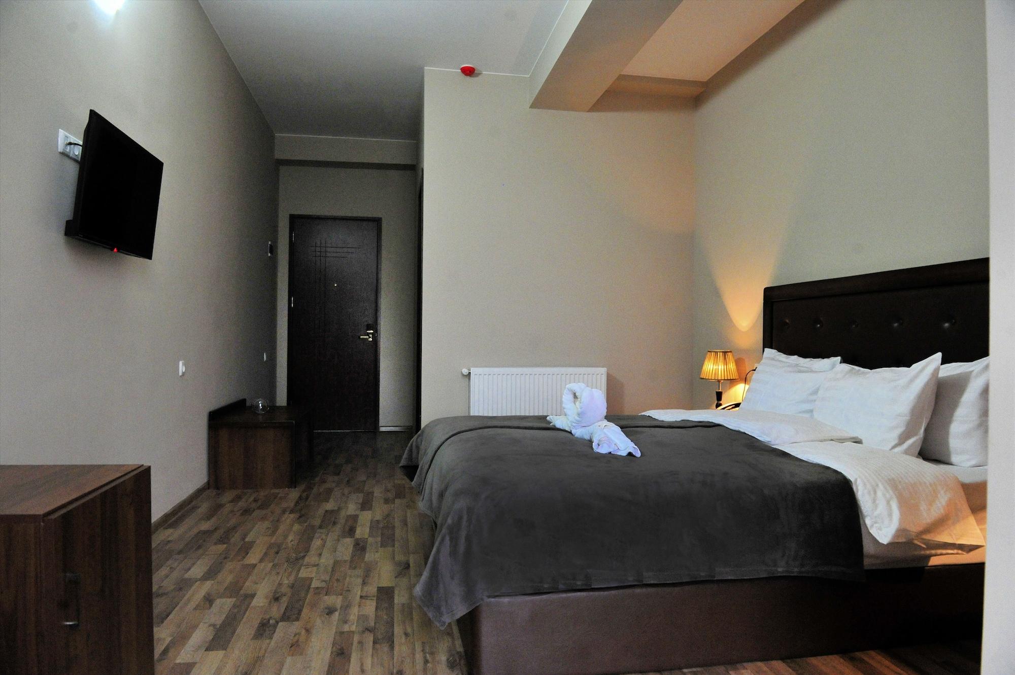 Rogalux Blue Hotell Tbilisi Exteriör bild