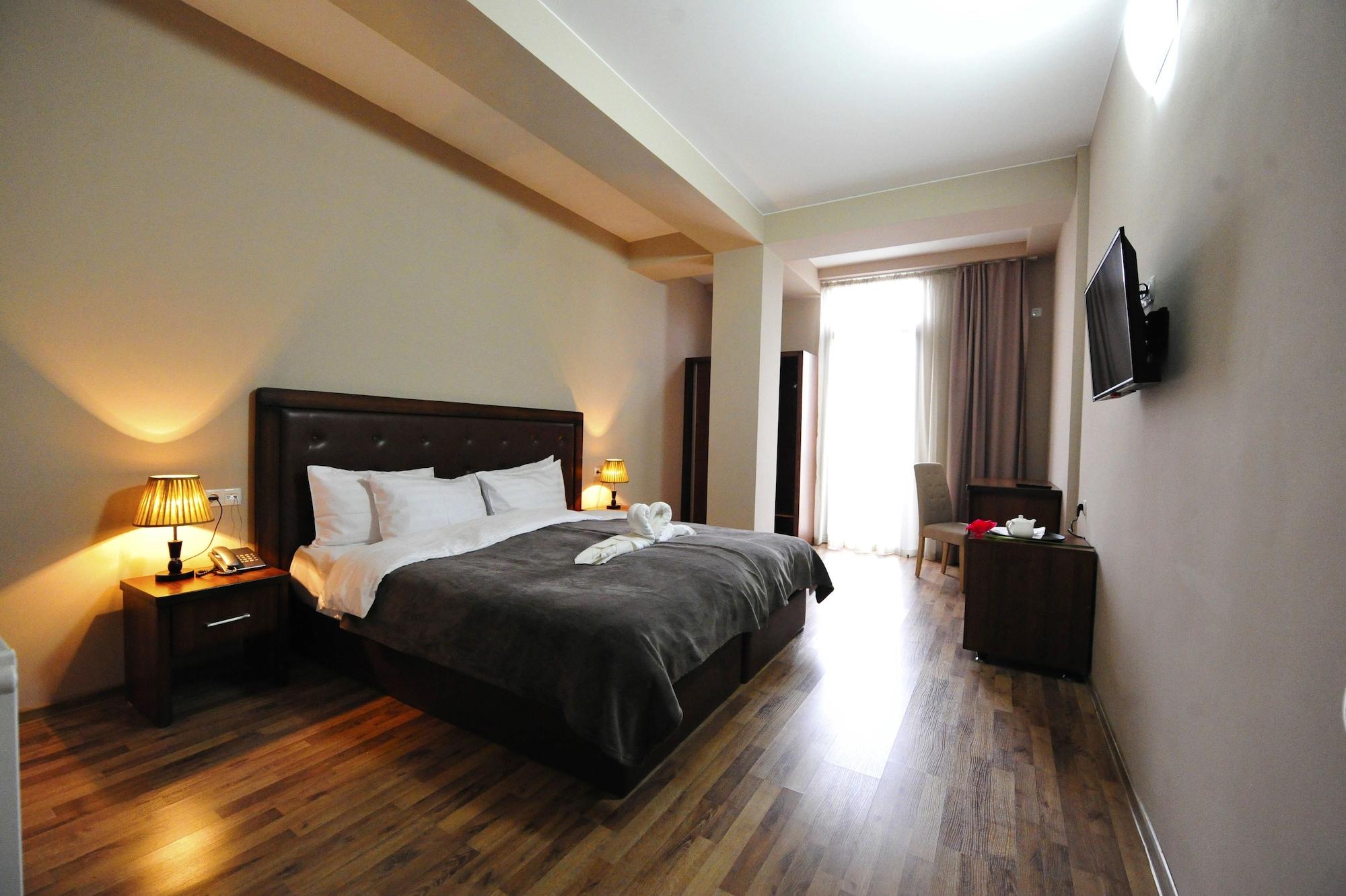 Rogalux Blue Hotell Tbilisi Exteriör bild