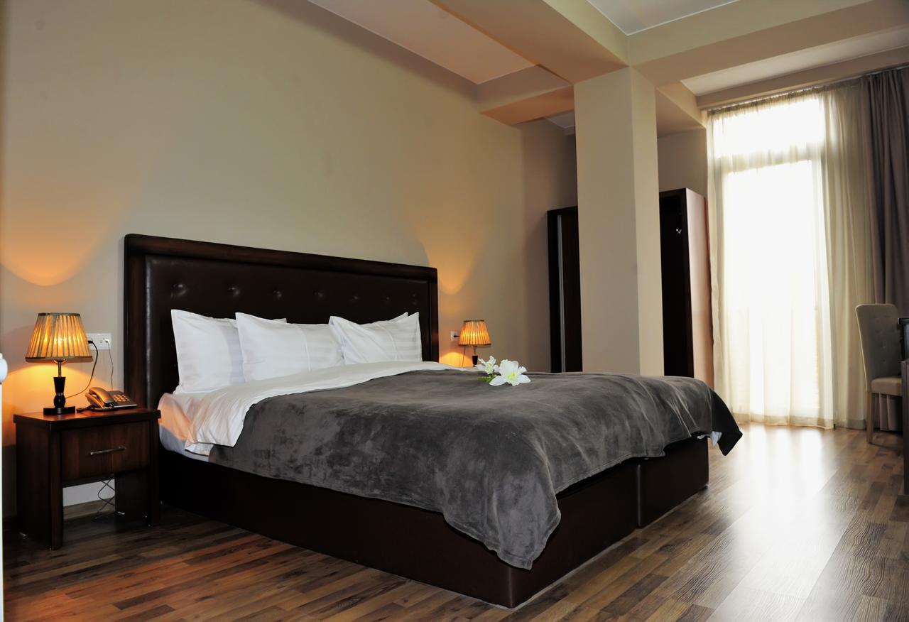 Rogalux Blue Hotell Tbilisi Exteriör bild