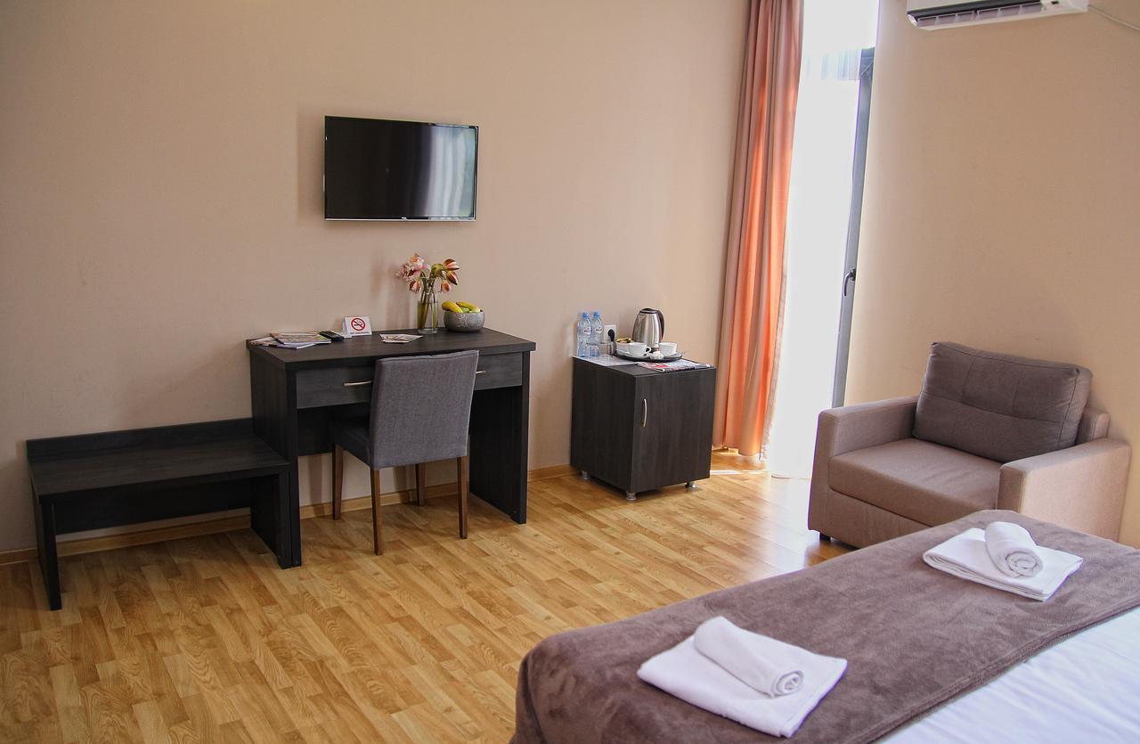 Rogalux Blue Hotell Tbilisi Exteriör bild