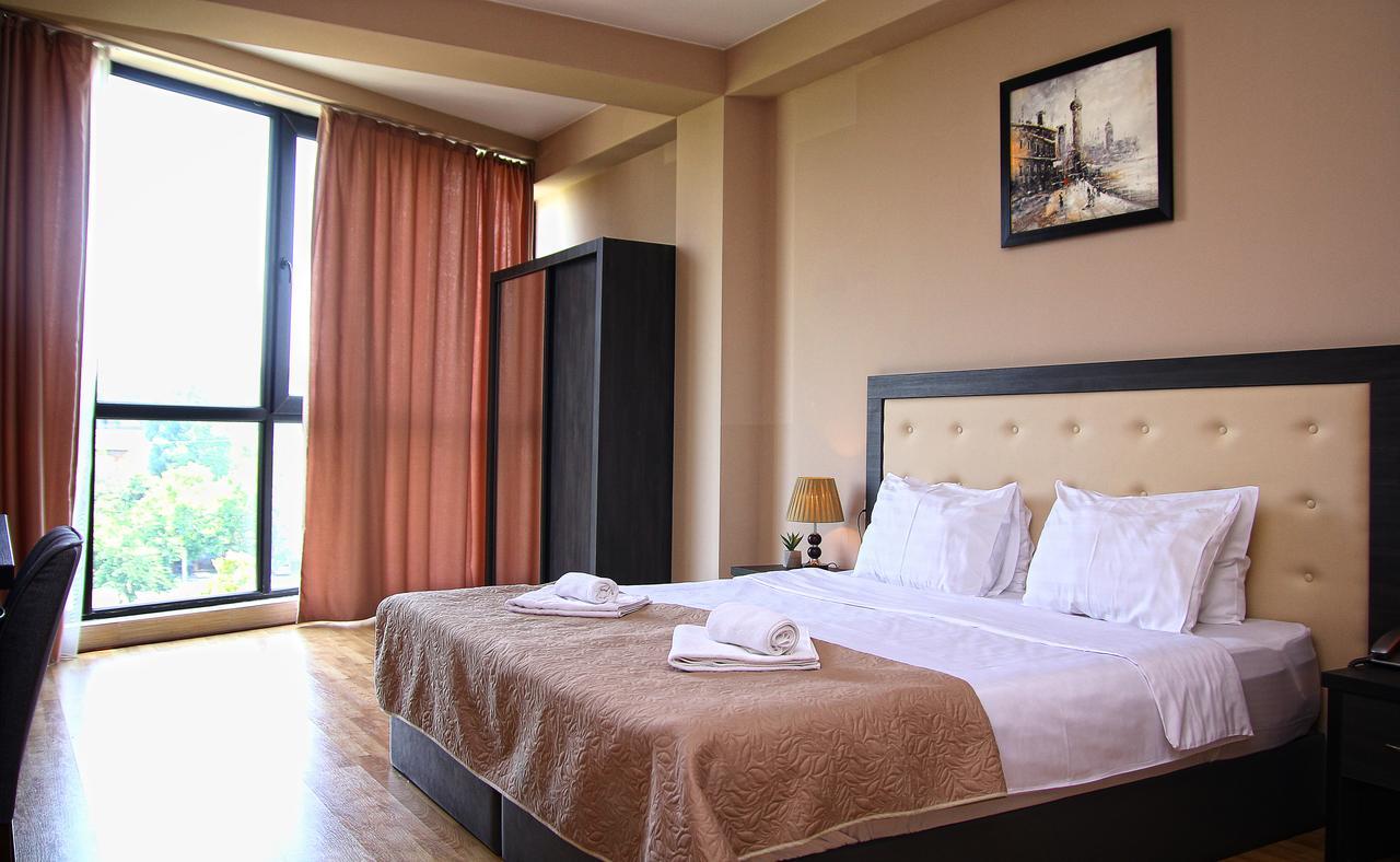Rogalux Blue Hotell Tbilisi Exteriör bild