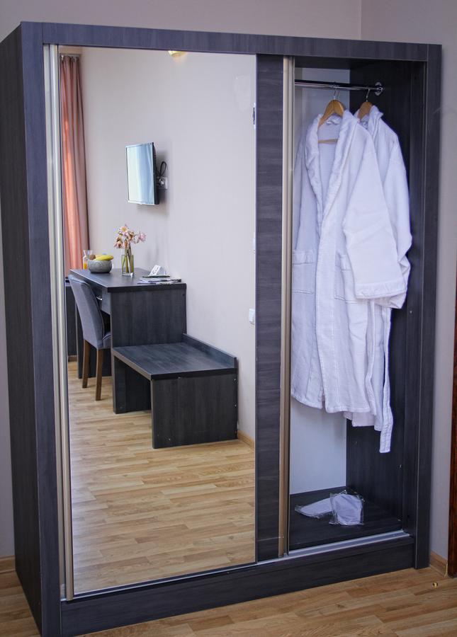 Rogalux Blue Hotell Tbilisi Exteriör bild